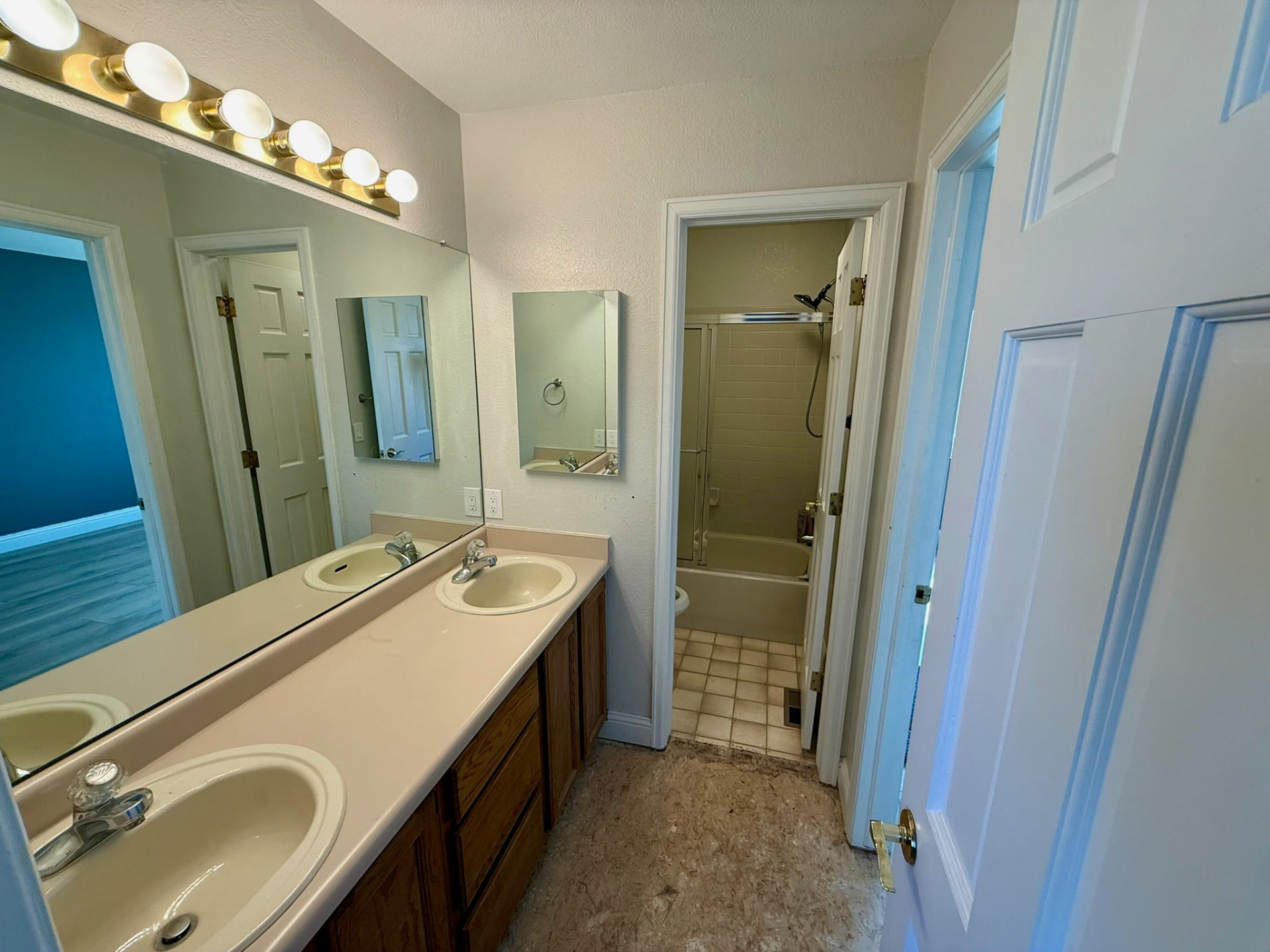 Dated bathroom before Sinkovec Contracting remodel